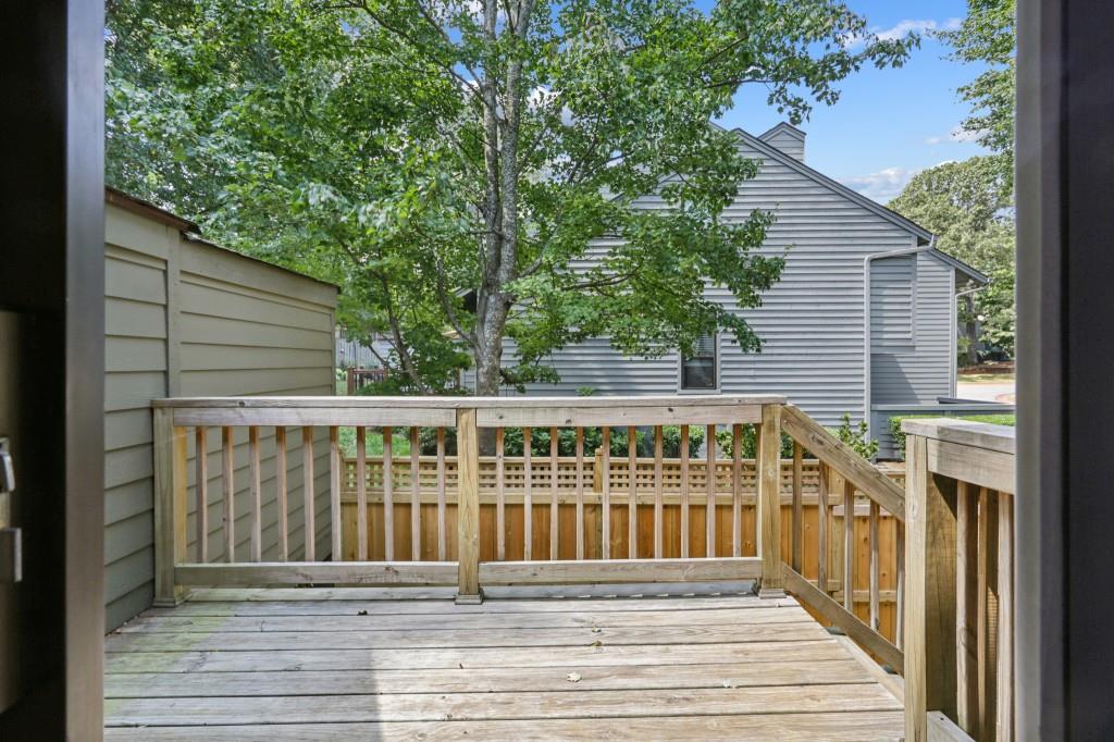 1033 Creatwood Circle SE