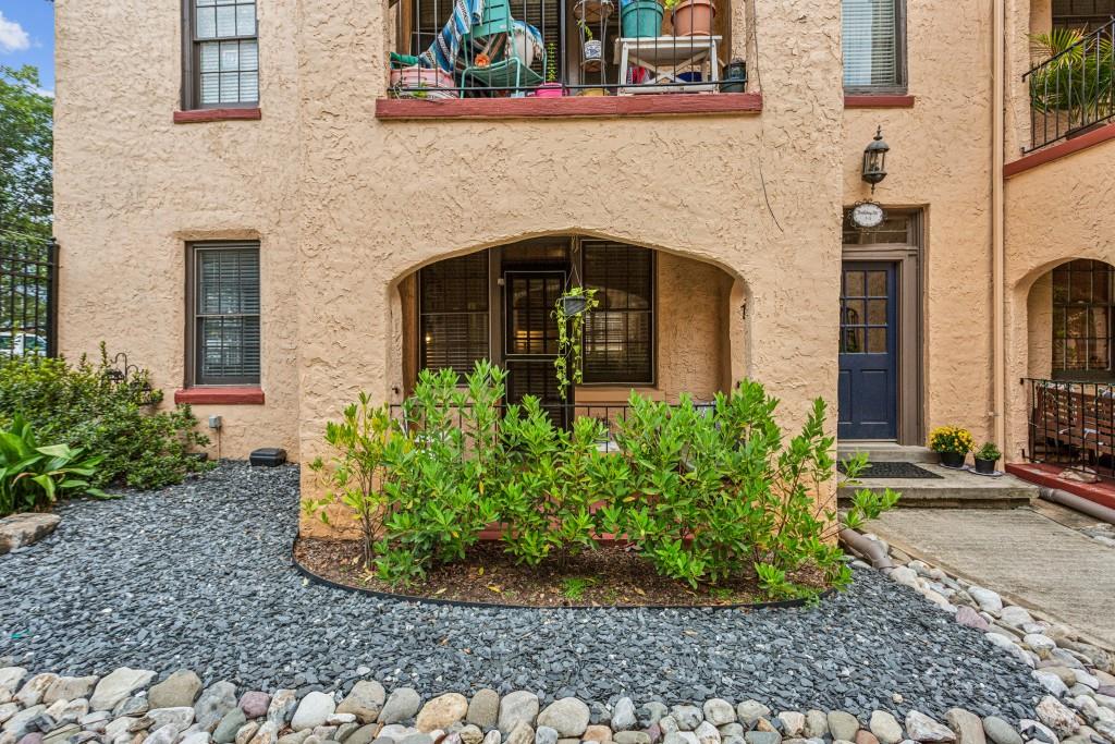 301 Avenue SE Unit 1