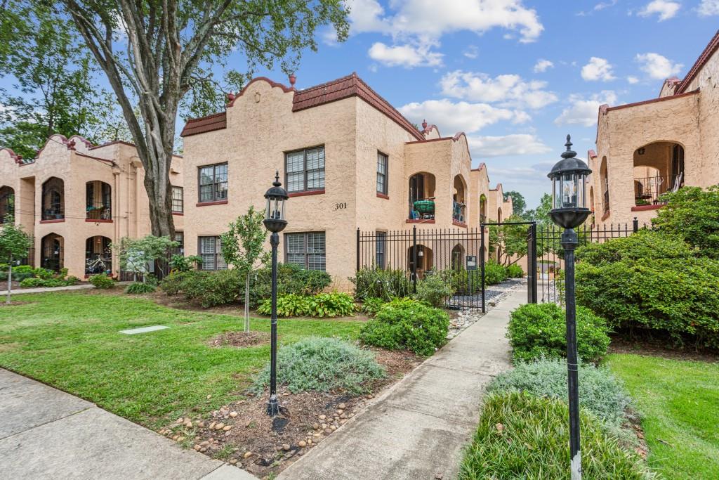 301 Avenue SE Unit 1