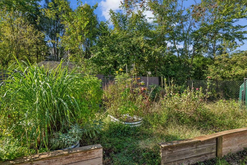 301 Avenue SE Unit 1