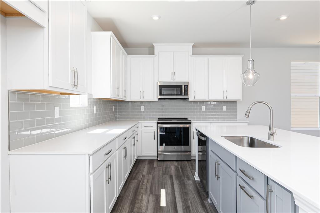 1385 Creek View Lane NW