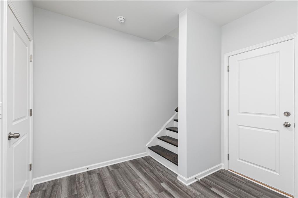 1385 Creek View Lane NW