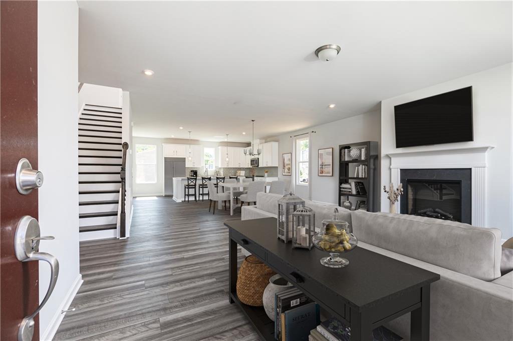 1385 Creek View Lane NW