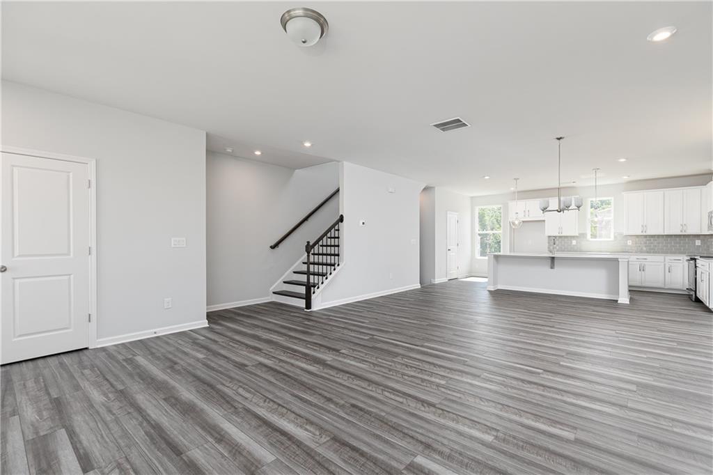 1385 Creek View Lane NW