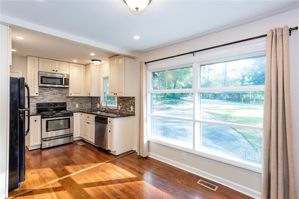 1383 Sandy Lane