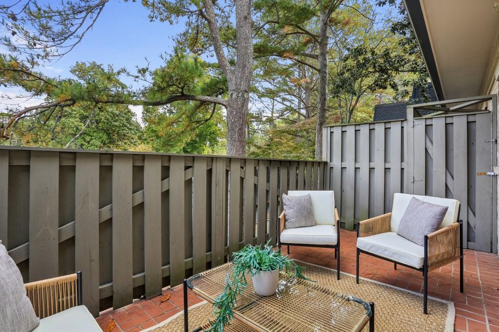29 La Rue Place NW