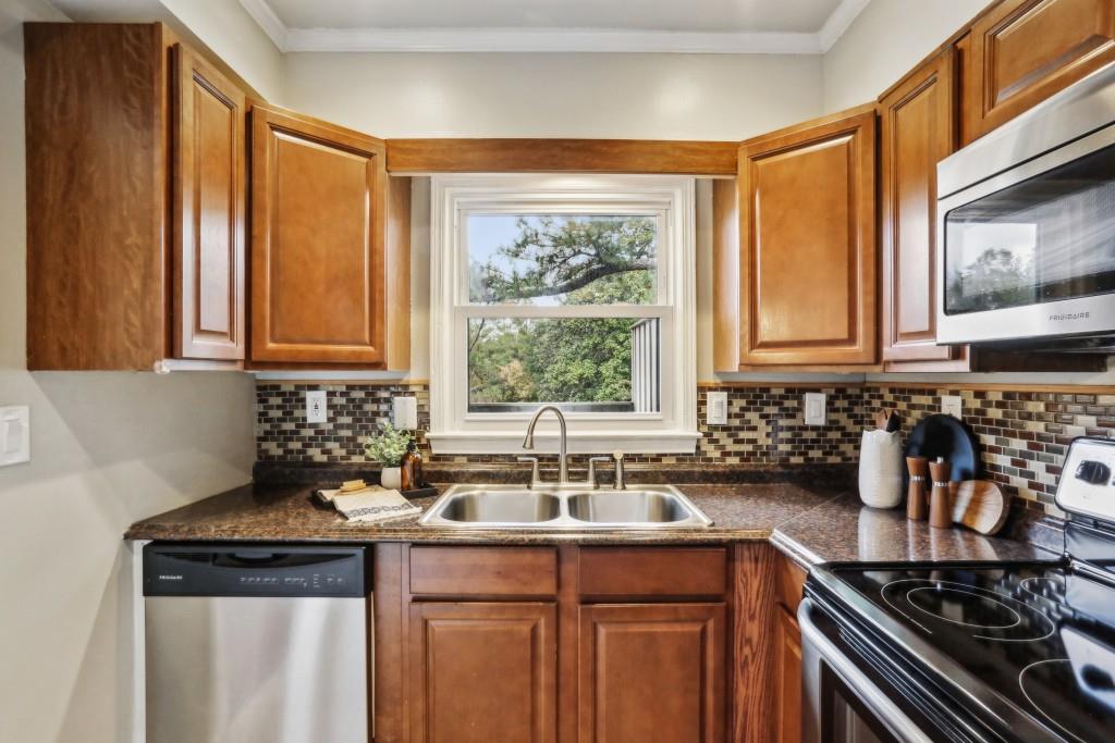 29 La Rue Place NW
