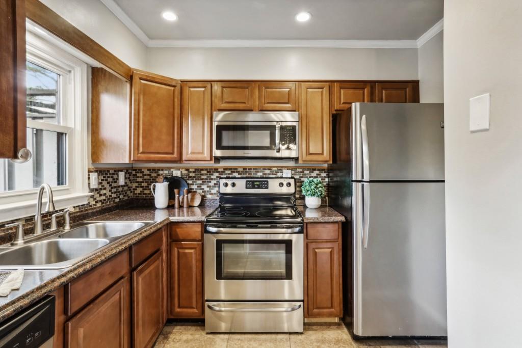 29 La Rue Place NW