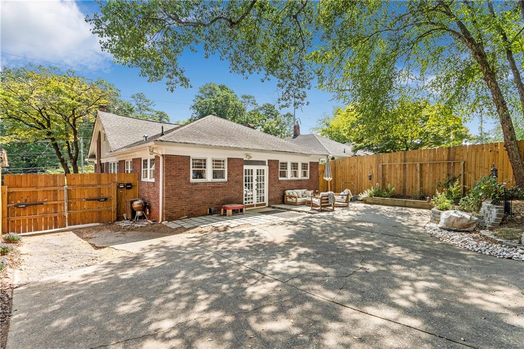1406 Monroe Drive NE