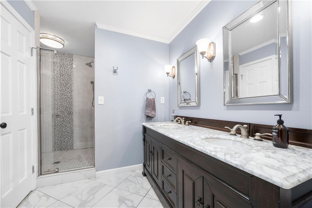 2178 Greencrest Drive NE