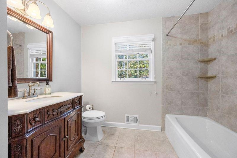 2178 Greencrest Drive NE