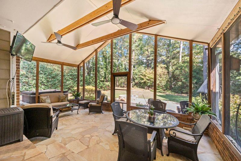 2178 Greencrest Drive NE