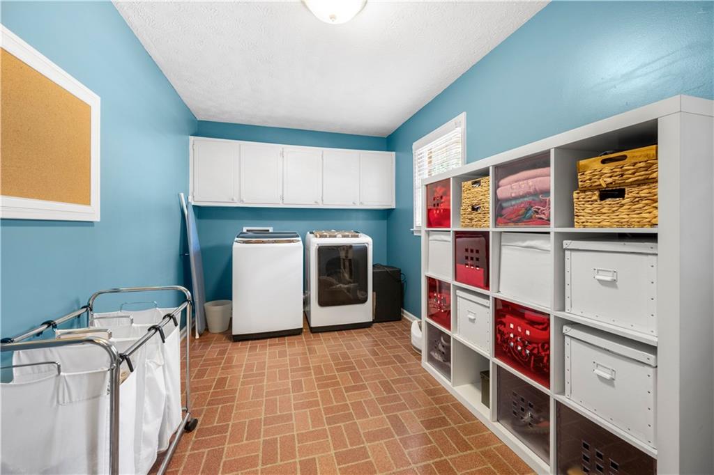 2178 Greencrest Drive NE