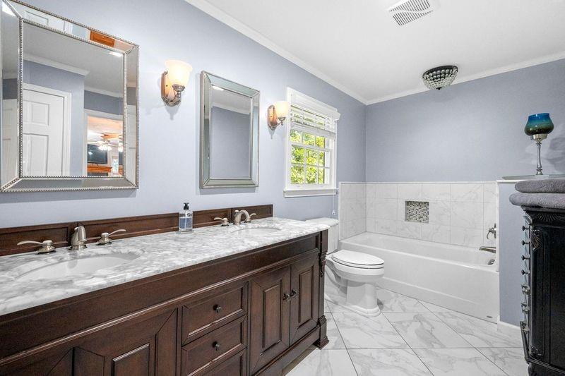 2178 Greencrest Drive NE