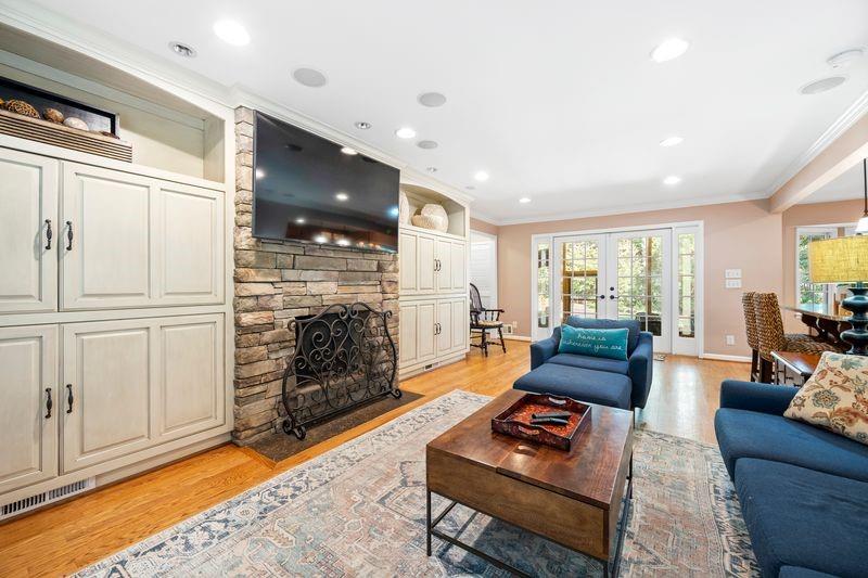 2178 Greencrest Drive NE