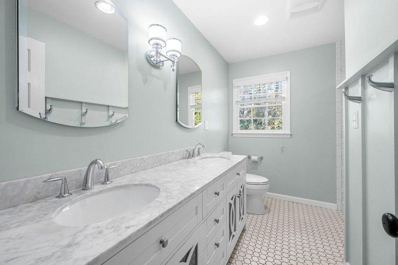 2178 Greencrest Drive NE