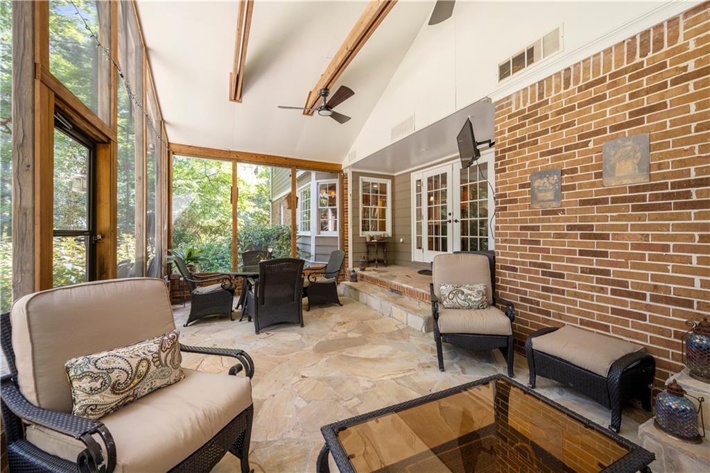 2178 Greencrest Drive NE