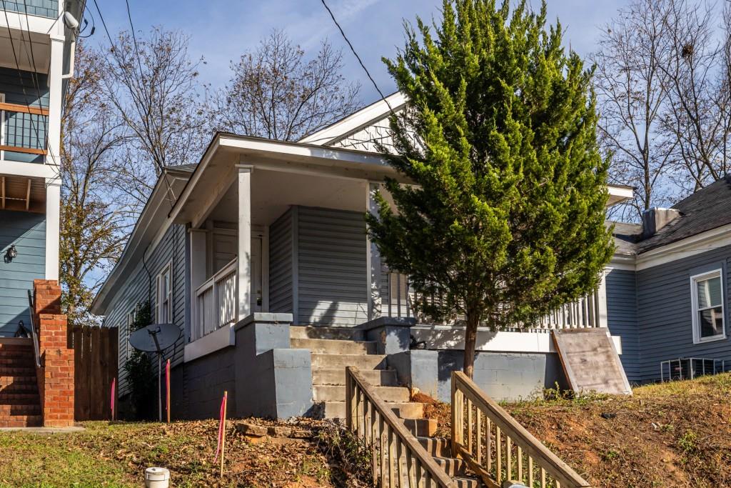 140 South Avenue SE