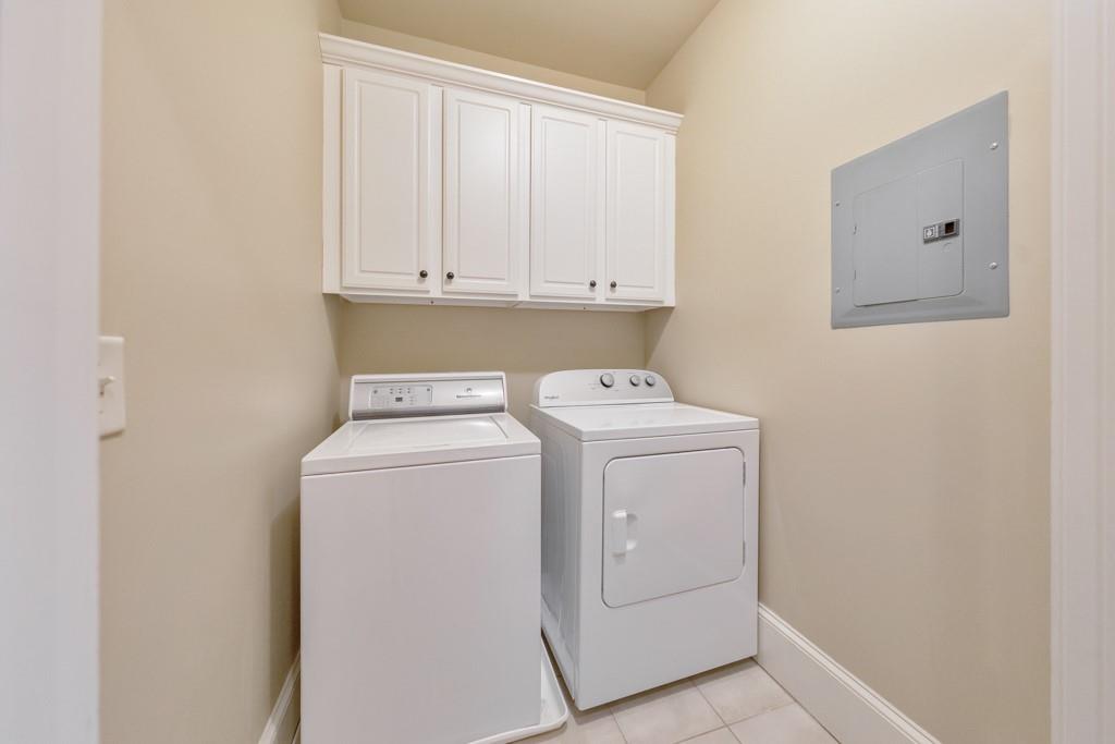 3172 Lynwood Drive NE