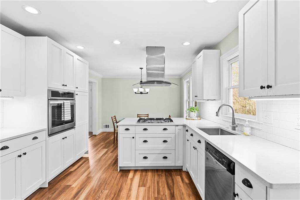 2402 Hillboro Circle SW