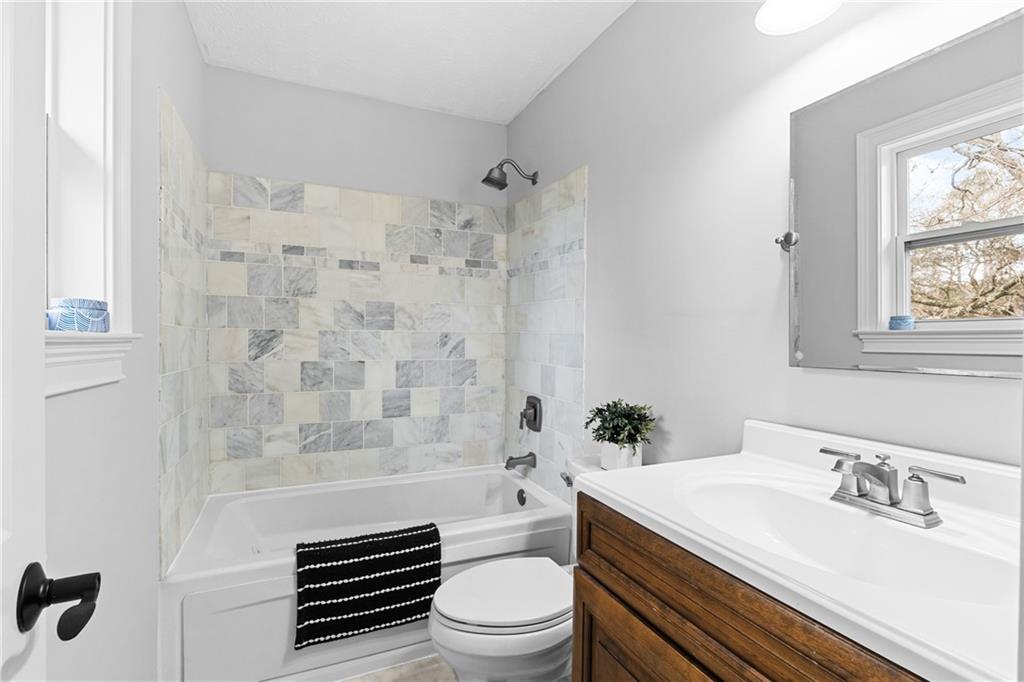 2402 Hillboro Circle SW