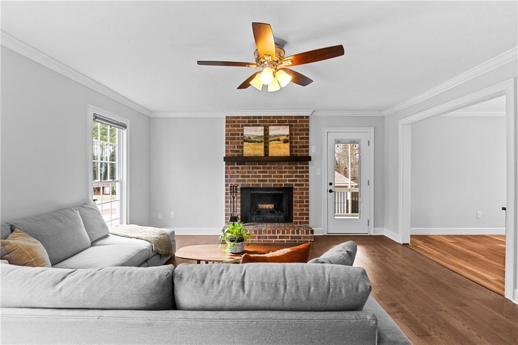 2402 Hillboro Circle SW