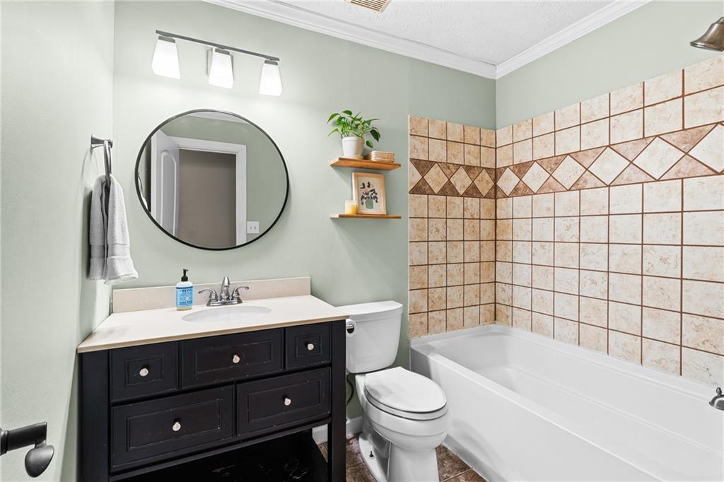 2402 Hillboro Circle SW