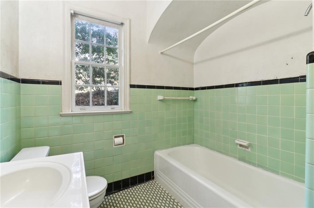 1815 Monroe Drive NE