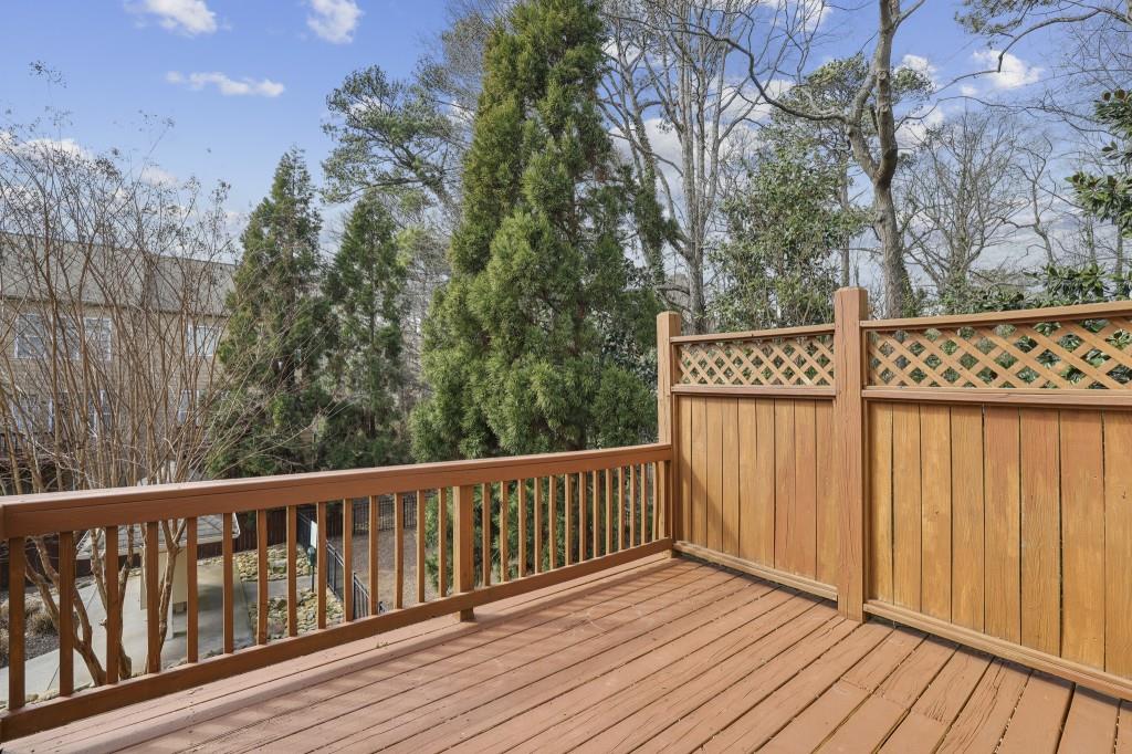1016 Parkmont Way