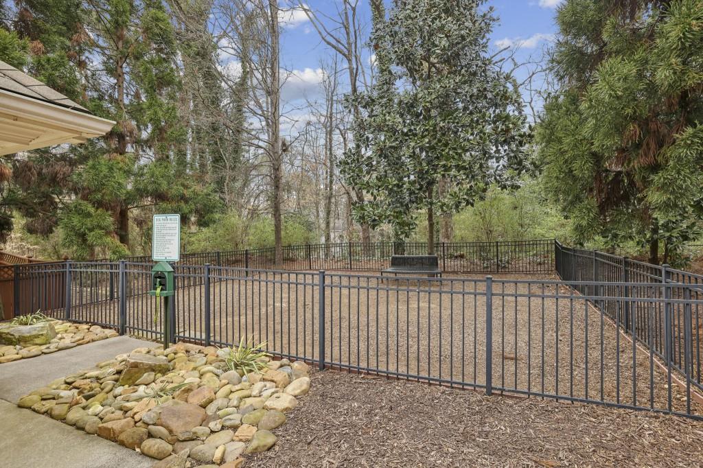 1016 Parkmont Way