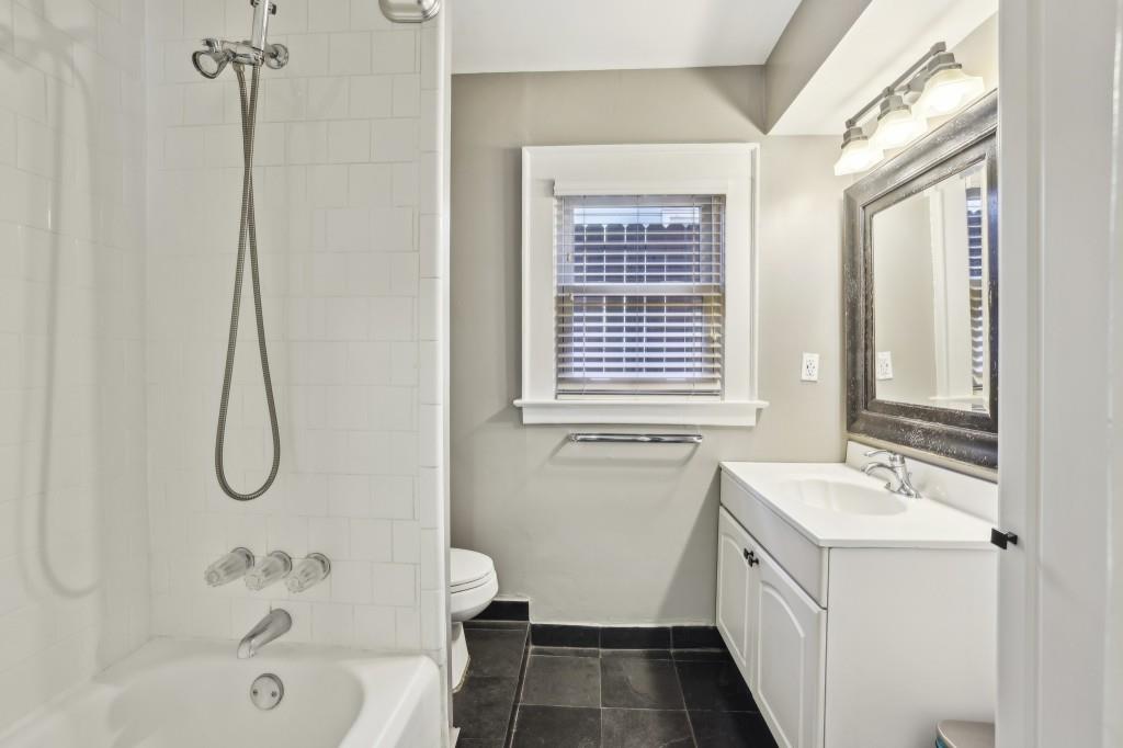 156 Sisson Avenue NE