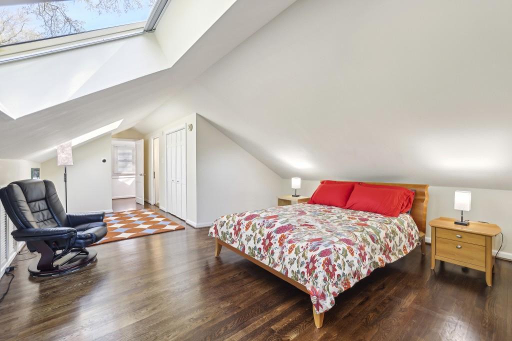 156 Sisson Avenue NE