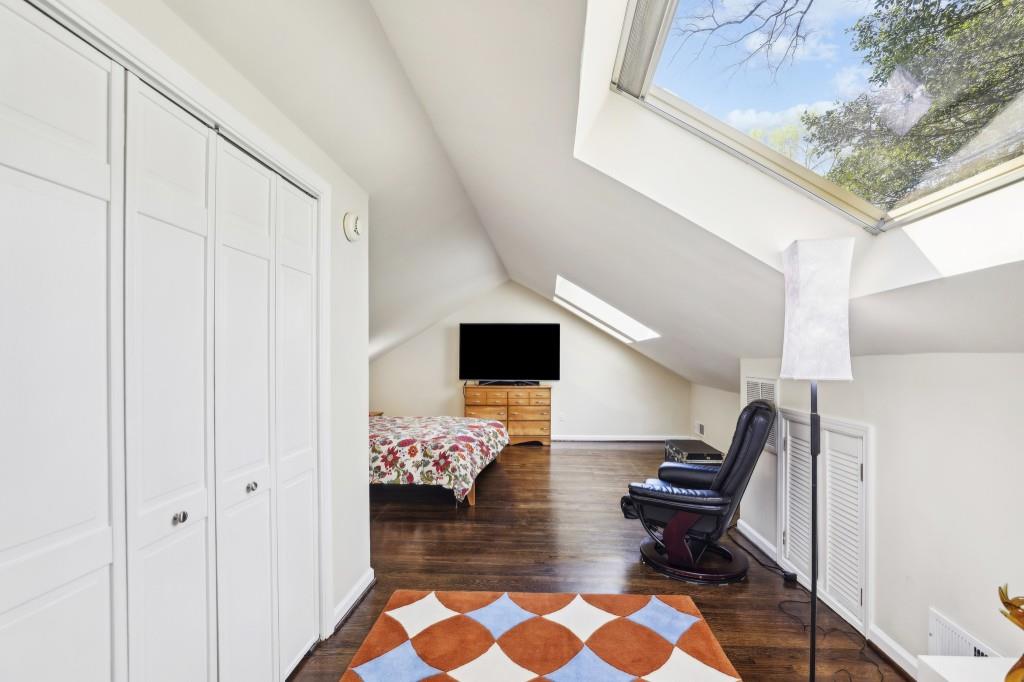 156 Sisson Avenue NE