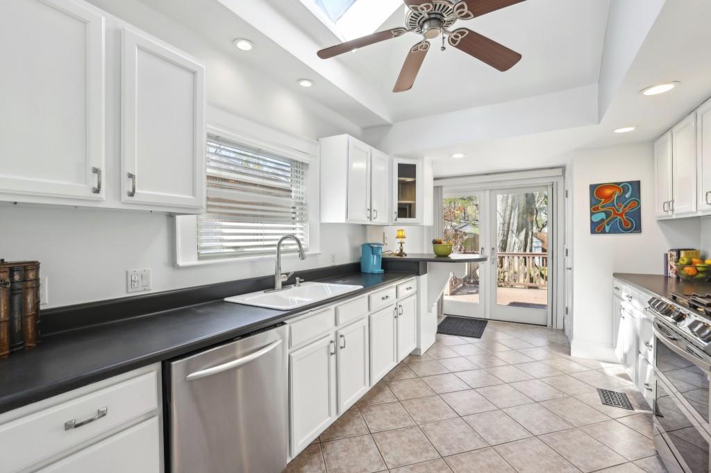 156 Sisson Avenue NE