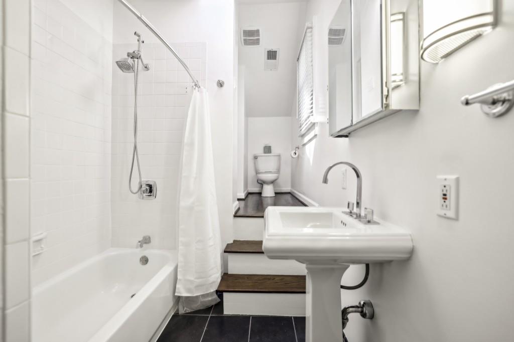 156 Sisson Avenue NE