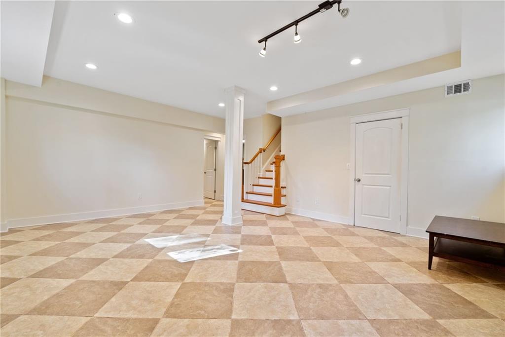 2100 Fairwood Lane NE