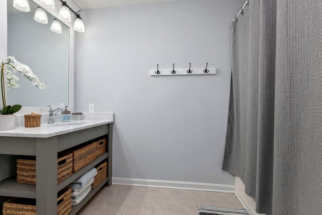 2100 Kings Valley Drive