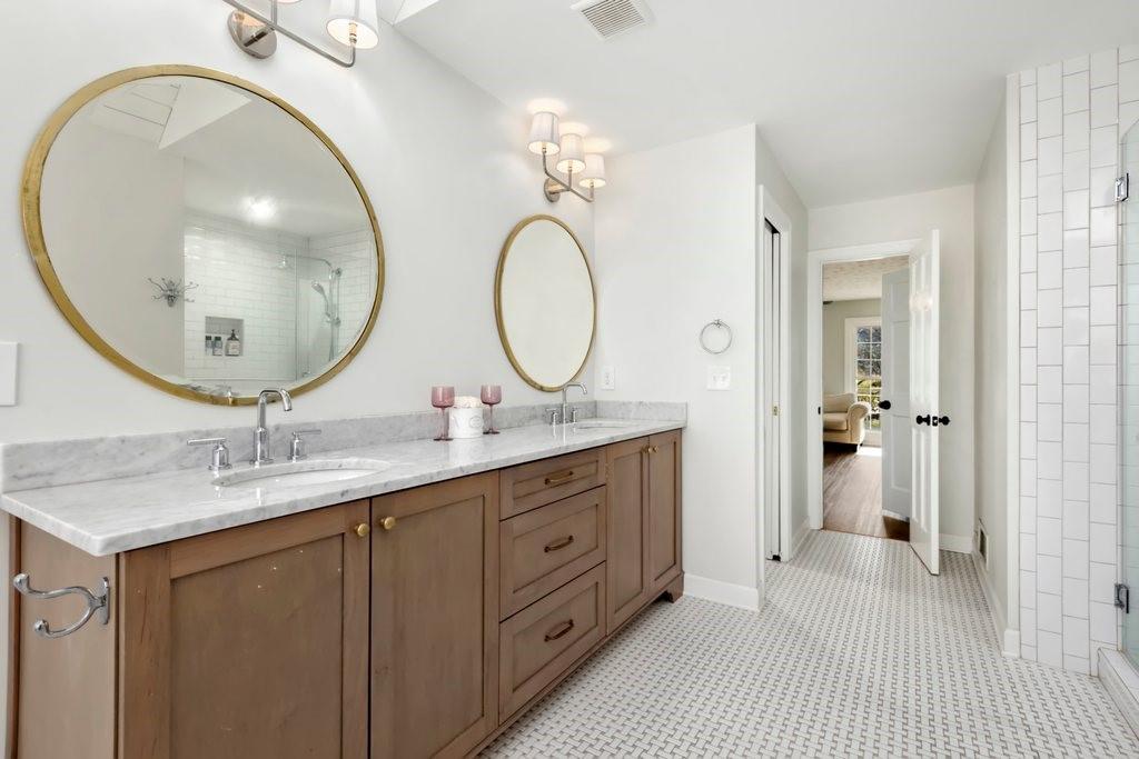 2100 Kings Valley Drive