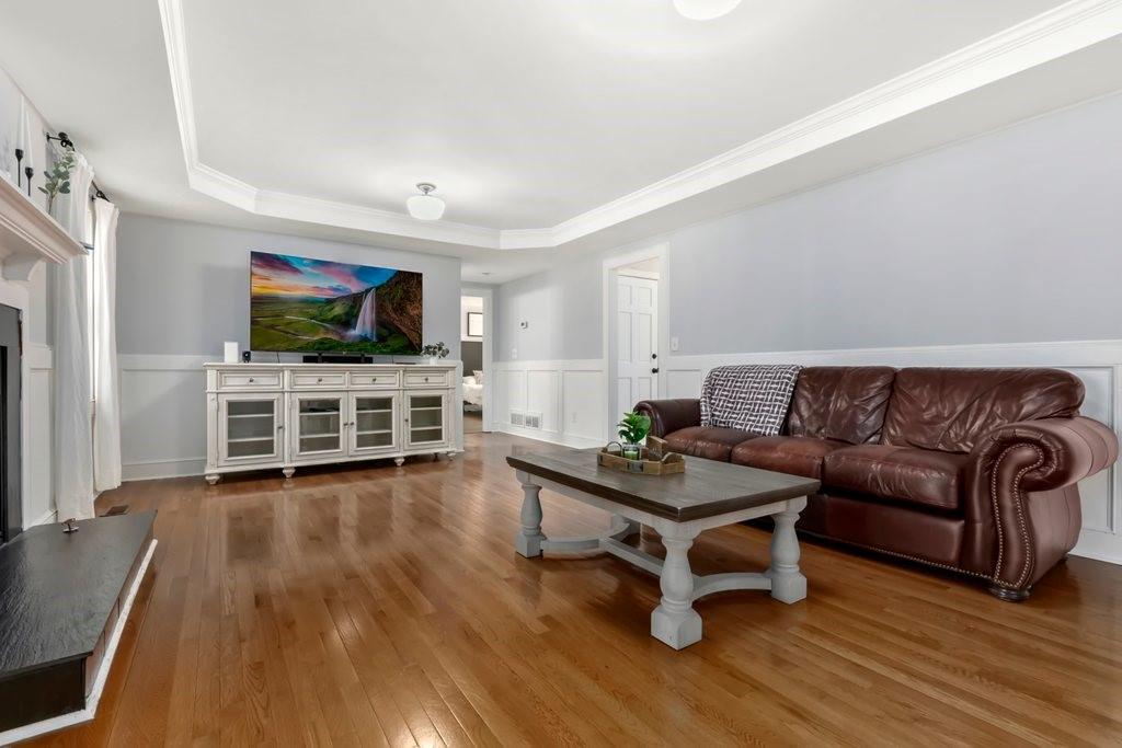 2100 Kings Valley Drive