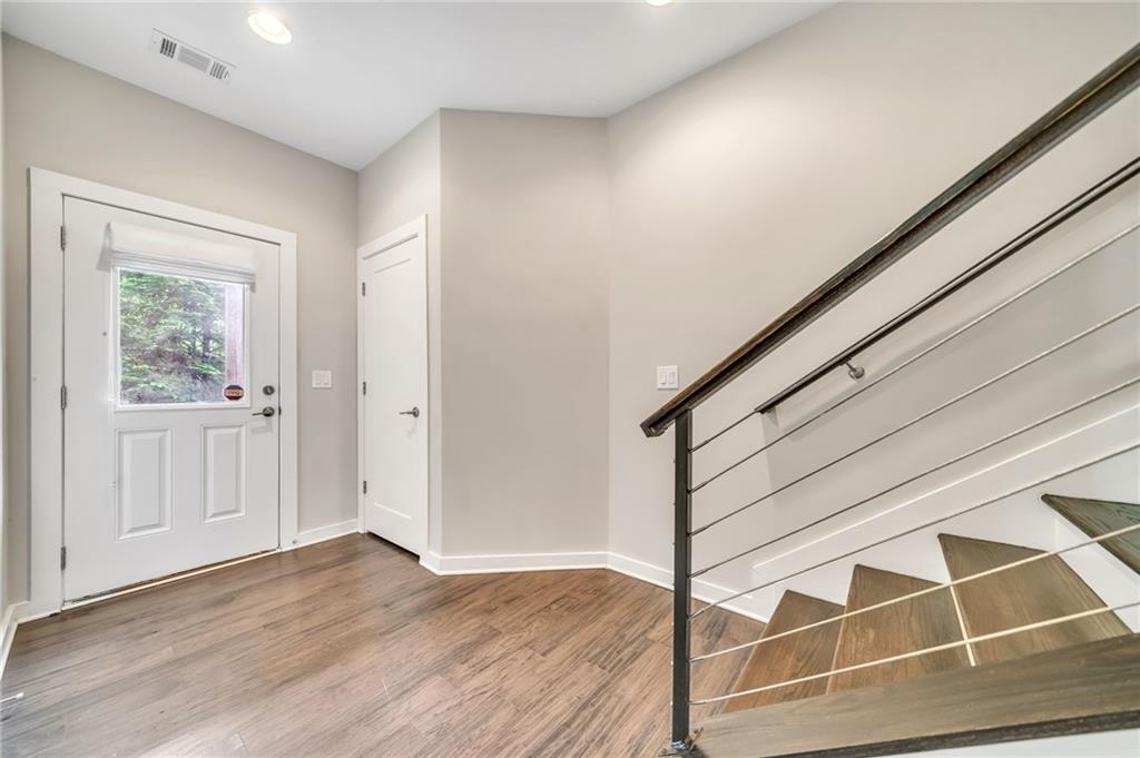 215 Arizona Avenue NE Unit 6