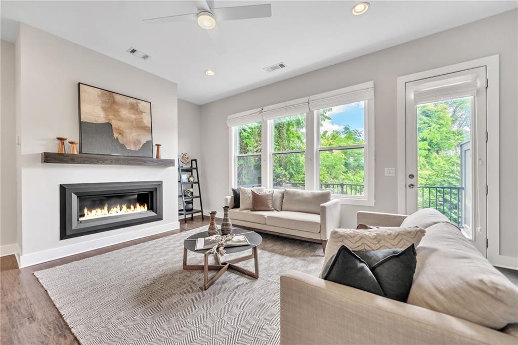 215 Arizona Avenue NE Unit 6