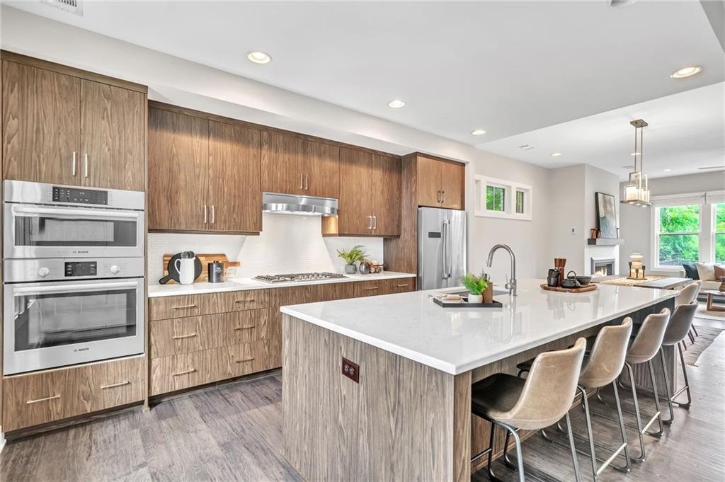 215 Arizona Avenue NE Unit 6