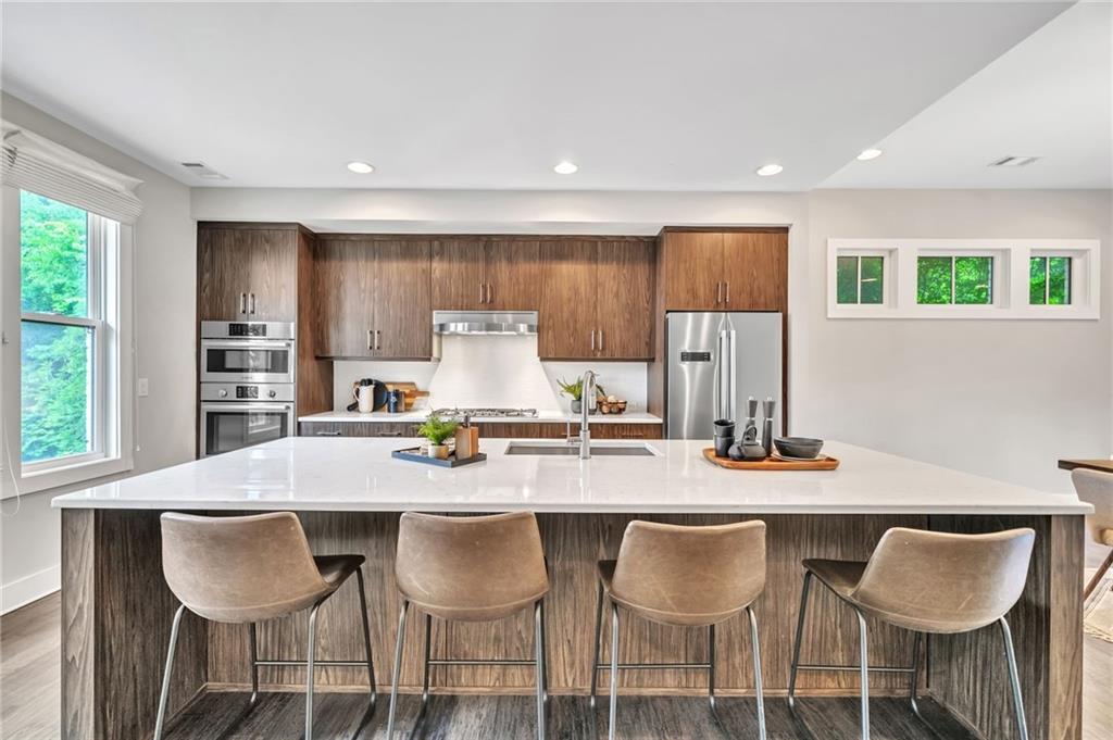 215 Arizona Avenue NE Unit 6