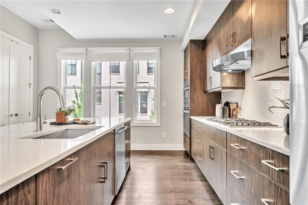 215 Arizona Avenue NE Unit 6