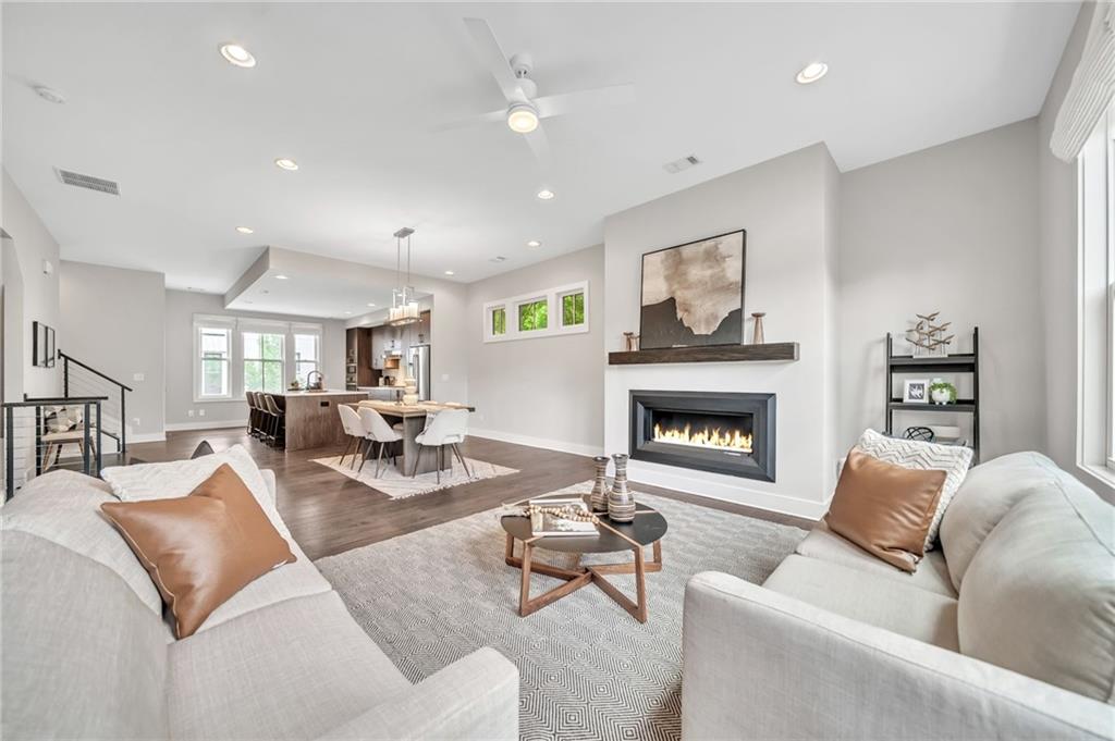 215 Arizona Avenue NE Unit 6