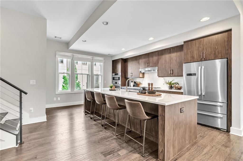 215 Arizona Avenue NE Unit 6