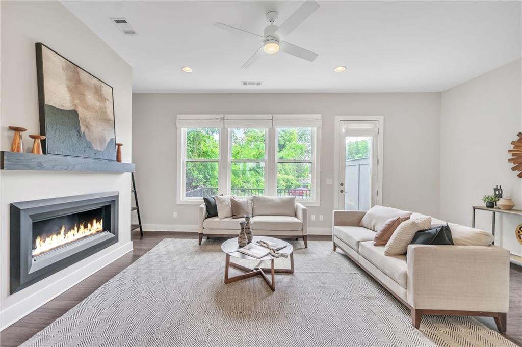 215 Arizona Avenue NE Unit 6