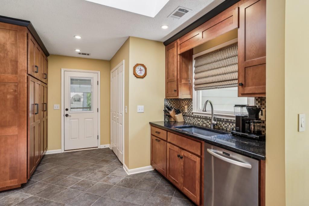 1390 Barclay Drive