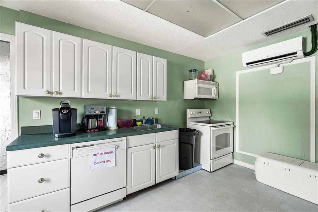 6851 Roswell Road Unit H12