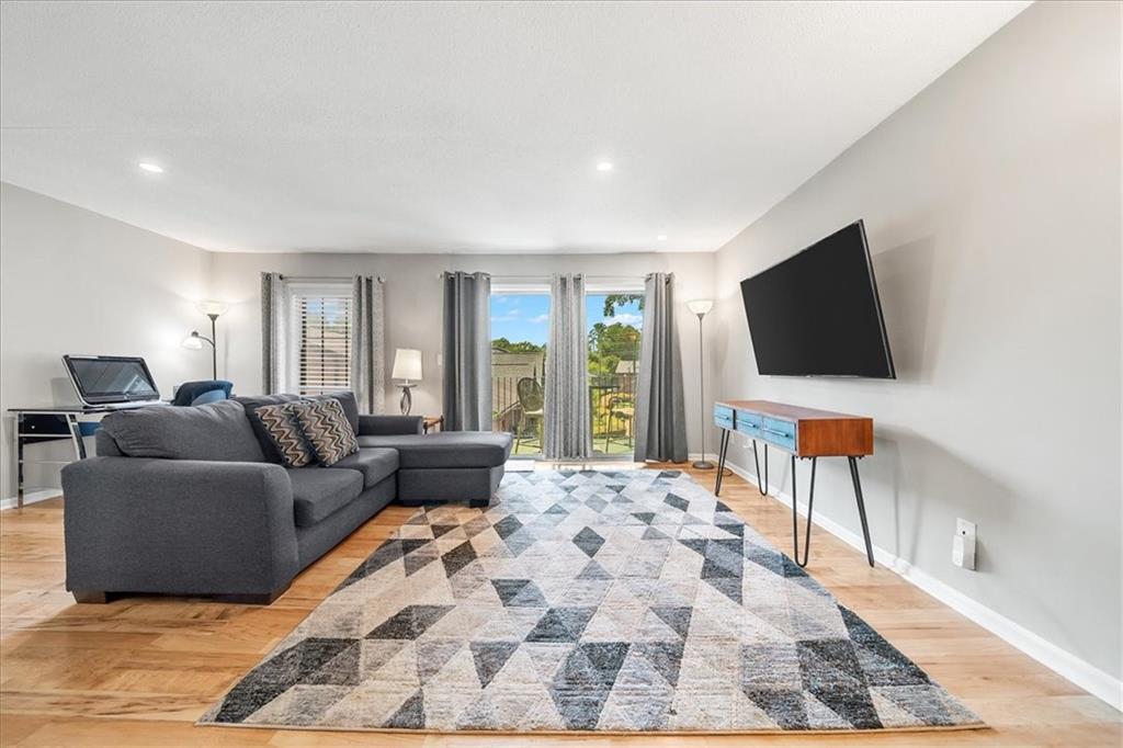 6851 Roswell Road Unit H12